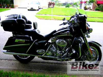 2006 Harley-Davidson FLHTCUSE Screamin Eagle Ultra Classic Electra Glide photo